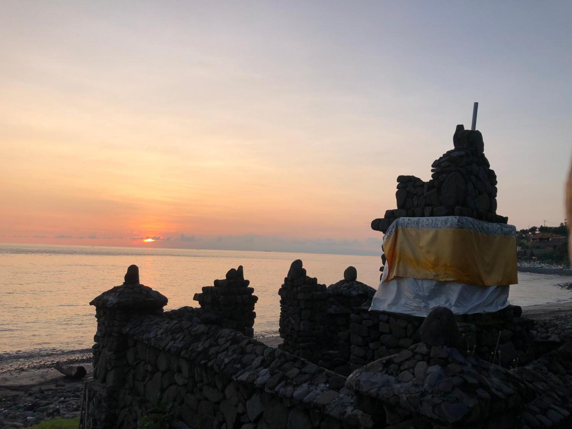Meditasi Bungalows & Villas Амед Экстерьер фото